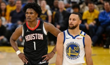 世俱杯盘口分析-37岁库里的英雄之夜！火箭包夹+手臂挂彩拦不住他