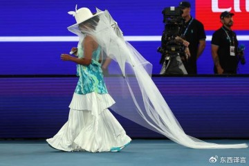 世俱杯盘口-大坂直美水母造型惊艳澳网首轮，宽檐白帽曳地白纱，点燃观众热情|卫冕冠军|扬尼克-辛纳|罗德·拉沃尔|雨果·卡尔德拉诺|网球比赛_新浪体育_新浪新闻